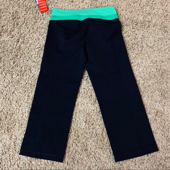 Kirkland Signature Capri Pant Size Small - Picture 3 of 8